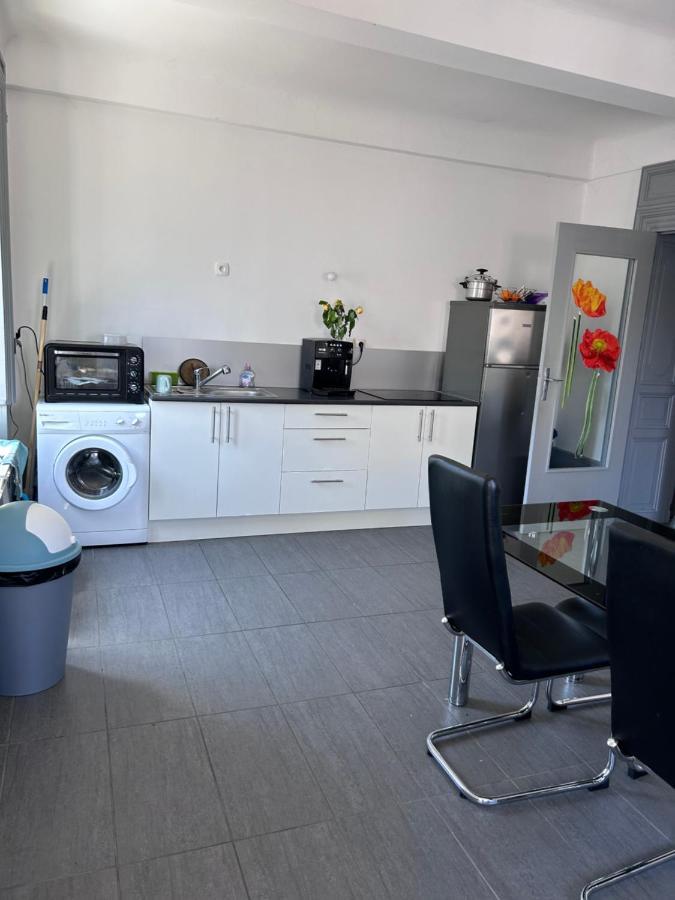 Idbaih Apartment Miribel  Bagian luar foto